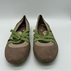 b.o.c. Tan and Green Loafers 10